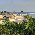 Vincent, Cozy And Sunny Over The Rooftops Apartamento Puerto del Carmen (Lanzarote)