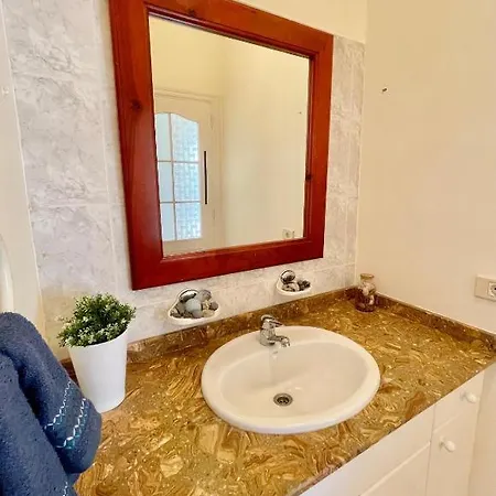 Vincent, Cozy And Sunny Over The Rooftops * Puerto del Carmen (Lanzarote)