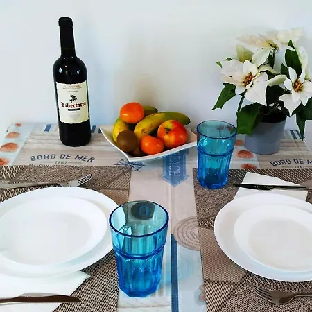 Vincent, Cozy And Sunny Over The Rooftops