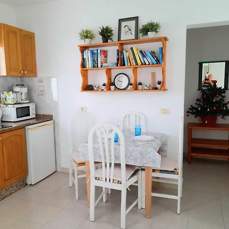 Apartment Vincent, Cozy And Sunny Over The Rooftops Puerto del Carmen (Lanzarote)
