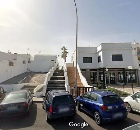 Vincent, Cozy And Sunny Over The Rooftops