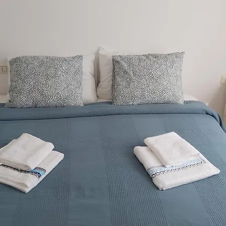 Vincent, Cozy And Sunny Over The Rooftops *