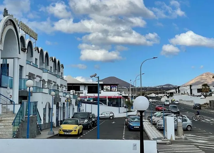 Апартаменты Vincent, Cozy And Sunny Over The Rooftops