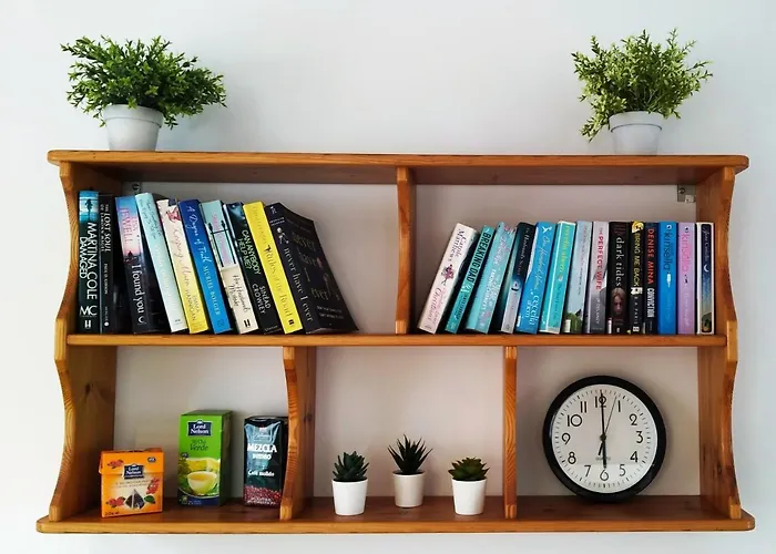 Vincent, Cozy And Sunny Over The Rooftops Appartement