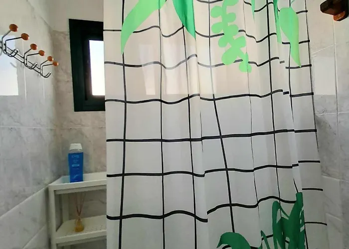 Vincent, Cozy And Sunny Over The Rooftops Appartement