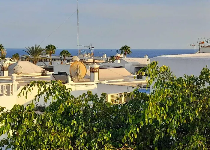 Vincent, Cozy And Sunny Over The Rooftops Appartement Puerto del Carmen (Lanzarote)