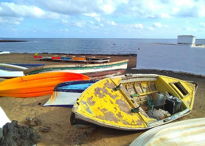 Vincent, Cozy And Sunny Over The Rooftops بويرتو ذيل كارمين